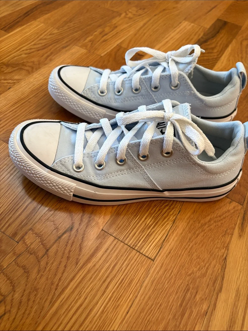 Converse Kids Low-Top Sneakers in Pale Blue and White